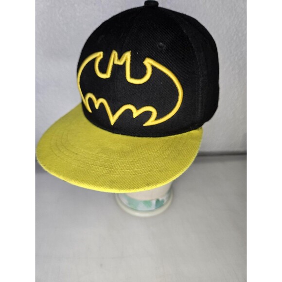 Batman Hat Cap Snap Back Black Yellow Comic Hero Logo Mens One Size Cosplay - Picture 1 of 6